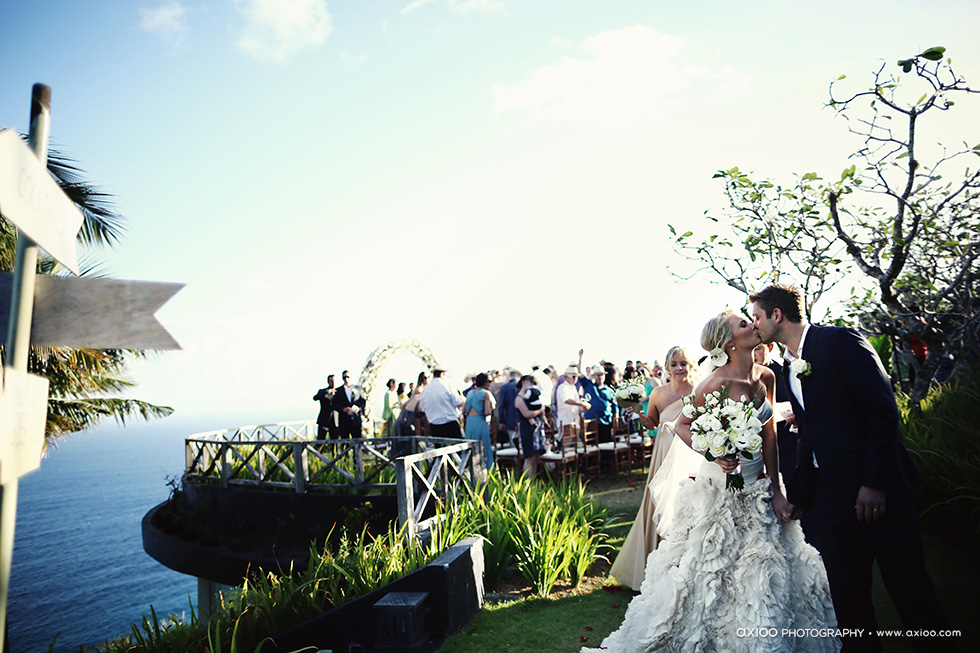 Axioo: Layers of Intricate Intimacies